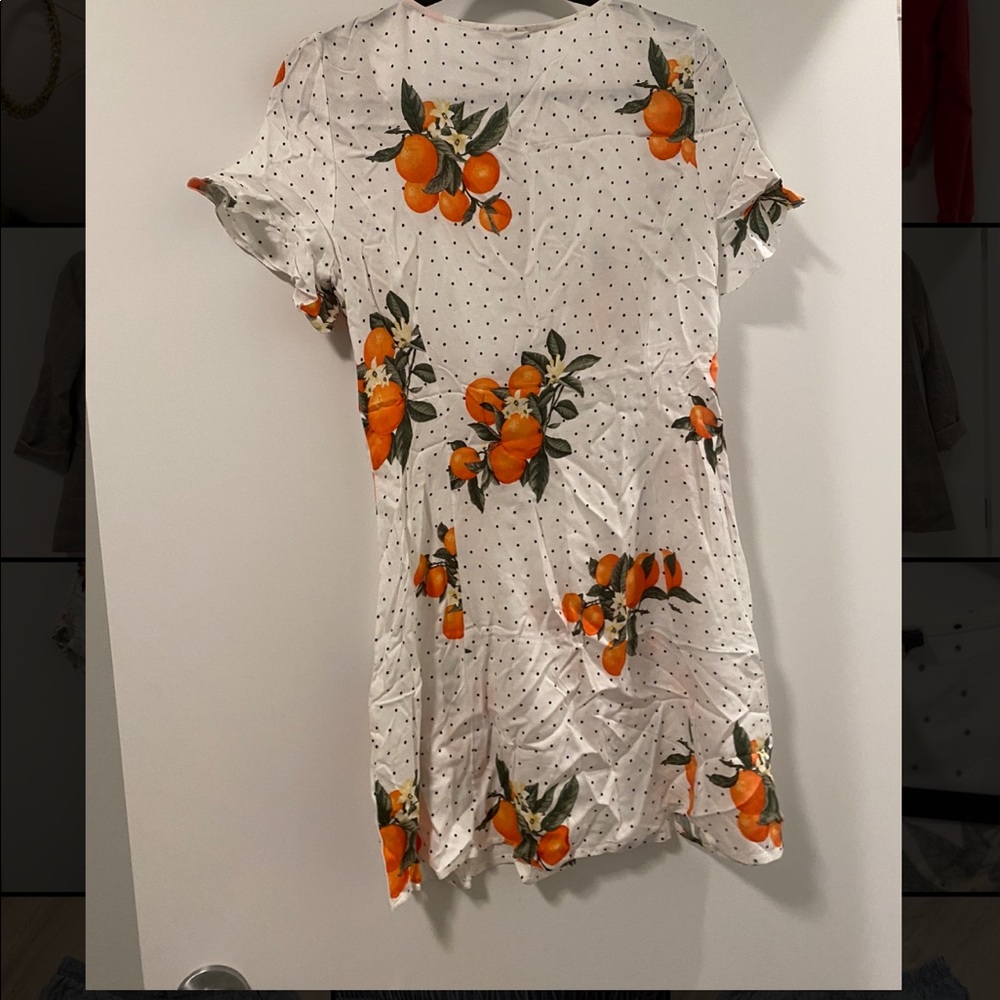 Cute dress with polka dots & oranges